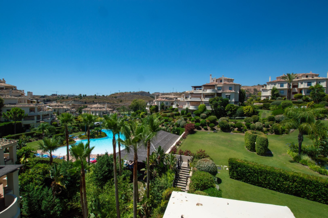 STUNING 3-BEDROOM APARTMENT   CAPANES ,BENAHAVIS ,COSTA DEL SOL