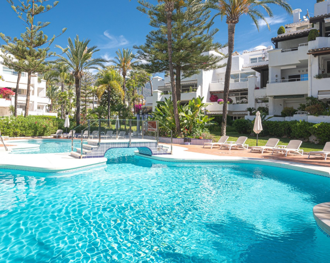 Alhambra del Mar - Beachfront complex on the Golden Mile of Marbella