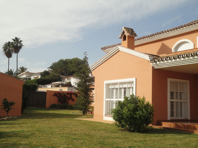 Villa en venta en Guadalobon, Estepona Oeste