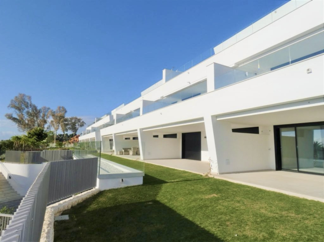 Leilighet på grunnplan for sale in Azahar de Marbella, Nueva Andalucia