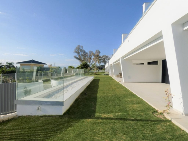 Leilighet på grunnplan for sale in Azahar de Marbella, Nueva Andalucia