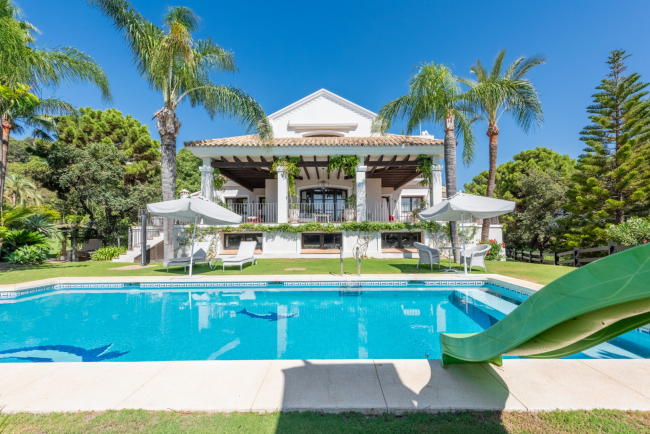 Wonderful villa in La Zagaleta, with sea views and an indoor swimming pool and SPA!