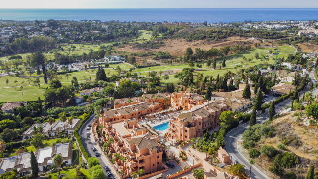 Magnífico apartamento dúplex de tres dormitorios situado en Urbanización Royal Marbella Golf Resort, Benahavis