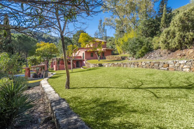 Villa for sale in Benahavis Centro