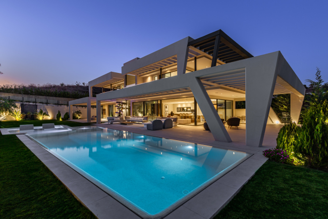 Villa til salgs i Nueva Andalucia, Marbella