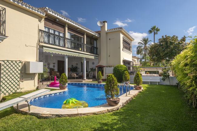 Welcome to this beautiful Mediterranean style villa located within one of Marbella's most sought after residential neighbourhoods. Located just a short walk to Marbella's "Casco Antiguo" which translates to old town, this family home is one not to be miss