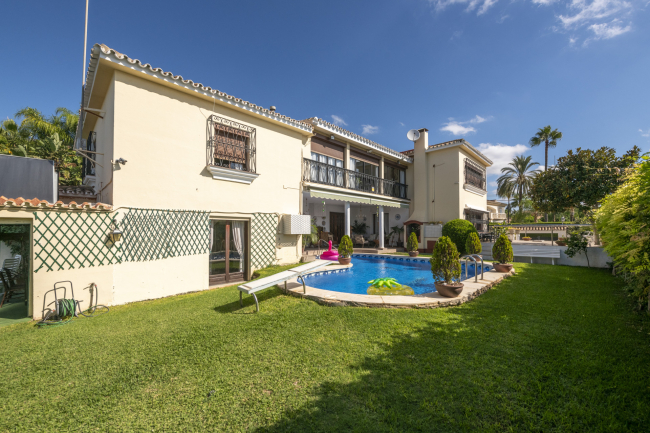 Casa de lujo en Valdeolletas, Marbella