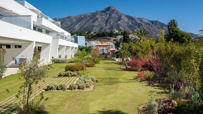 Leilighet på grunnplan for sale in Azahar de Marbella, Nueva Andalucia