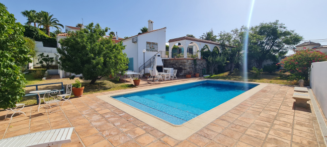 Villa med panoramautsikt över havet i Puerto Romano, Estepona