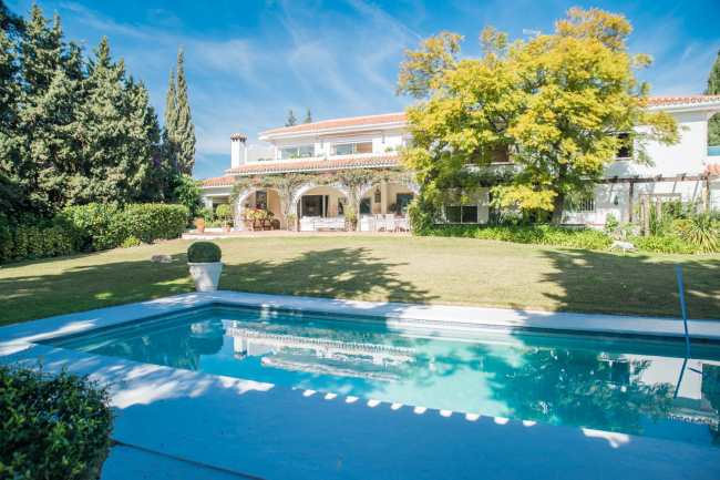 Villa til salgs i Sitio de Calahonda, Mijas Costa