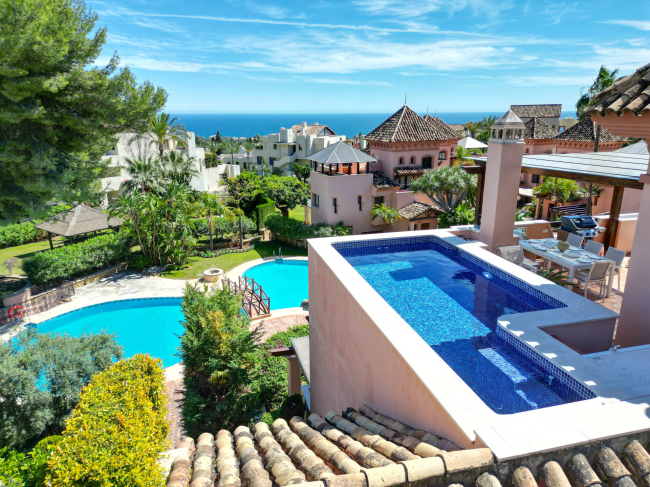 Luxury Town House in Cascada de Camojan, Marbella