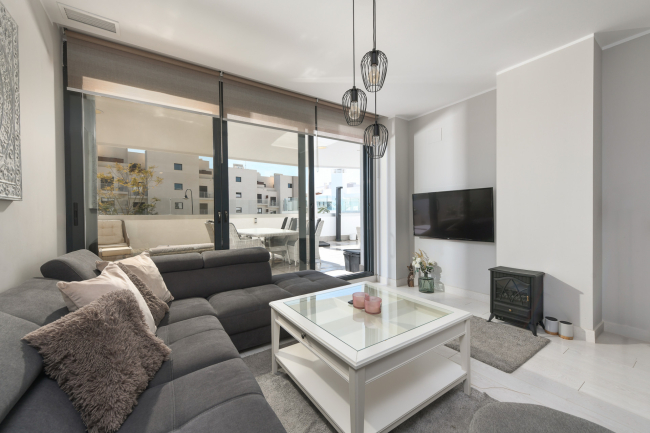 Experience the pinnacle of luxury living with this stunning 3-bedroom, 3-bathroom modern ground-floor apartment centrally located in La Cala de Mijas.