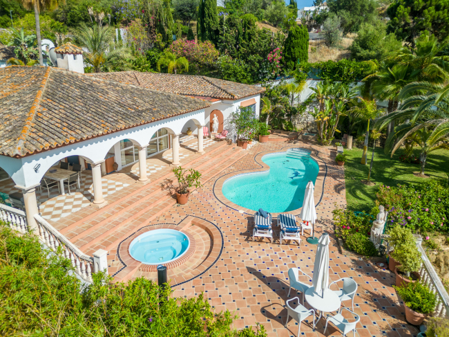 Villa for sale in El Rosario, Marbella Øst