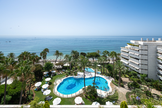 Luxury frontline beach apartment in Gran Marbella