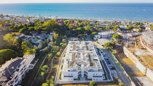 Spektakulær leilighet i første etasje med to soverom i det nye inngjerdede samfunnet Estrella Del Mar, Marbella