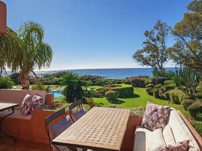 Luxury Beachfront Apartment in Alicate Playa, Marbella