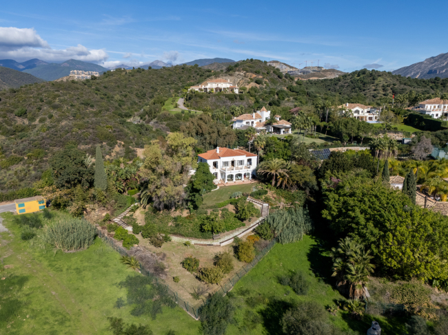 Elegant Andalusian-style villa in the prestigious gated community of Vega del Colorado!