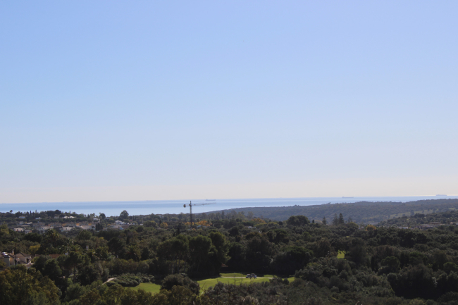 Wonderful plot in La Reserva de Sotogrande in front line golf, with sea views