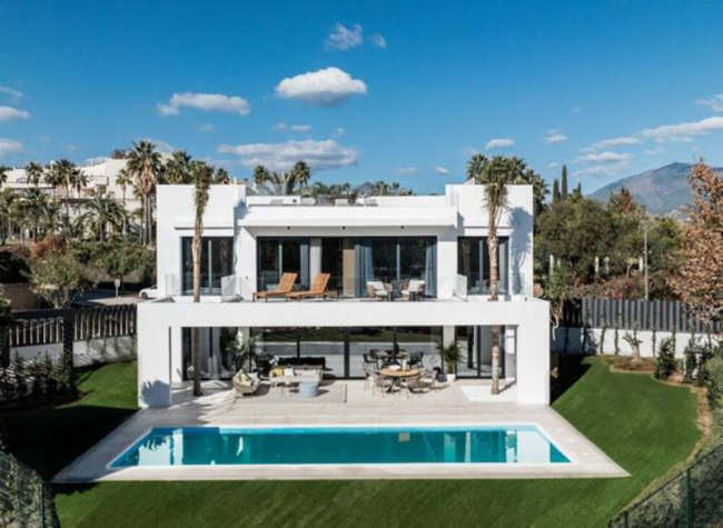 Villa for sale in El Campanario, Estepona Øst