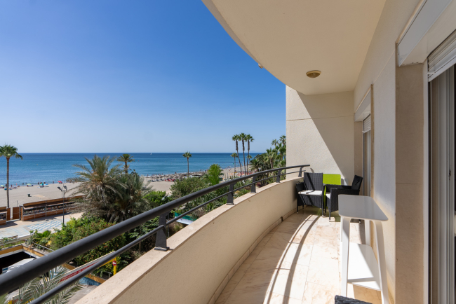 Apartment with sea views on Avenida España, Estepona