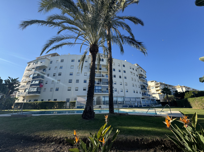 Attraktiv bottenvåning lägenhet i Estepona stadsläge!