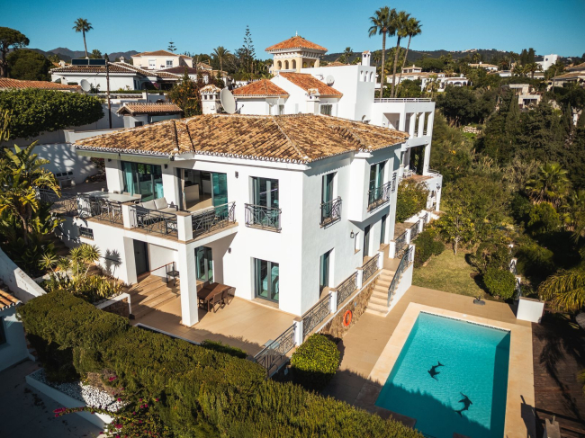 Elviria Villa with panoramic sea views