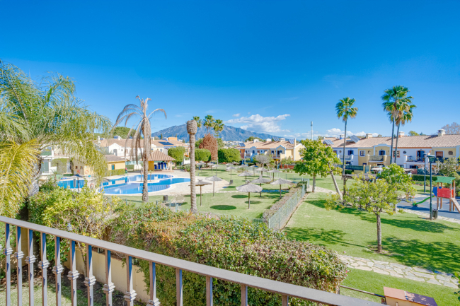 Fantastisk fire-roms townhouse i et gated community i Guadalmina Alta