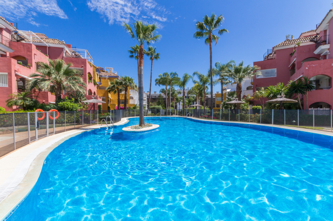 Elegant two bedroom, south-west facing apartment in the gated community El Infantado on Marbella’s Golden Mile