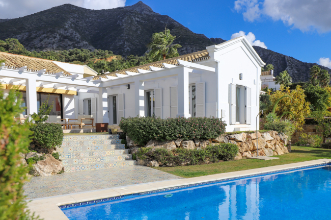 Beautiful south facing Villa located in Sierra Blanca Country Club, Istan with sea views